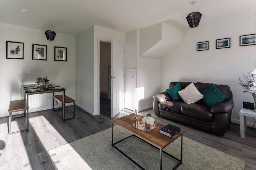 ליברפול Luxury 3-Bedroom, 2-Bathroom Home Sleeps 7 People מראה חיצוני תמונה