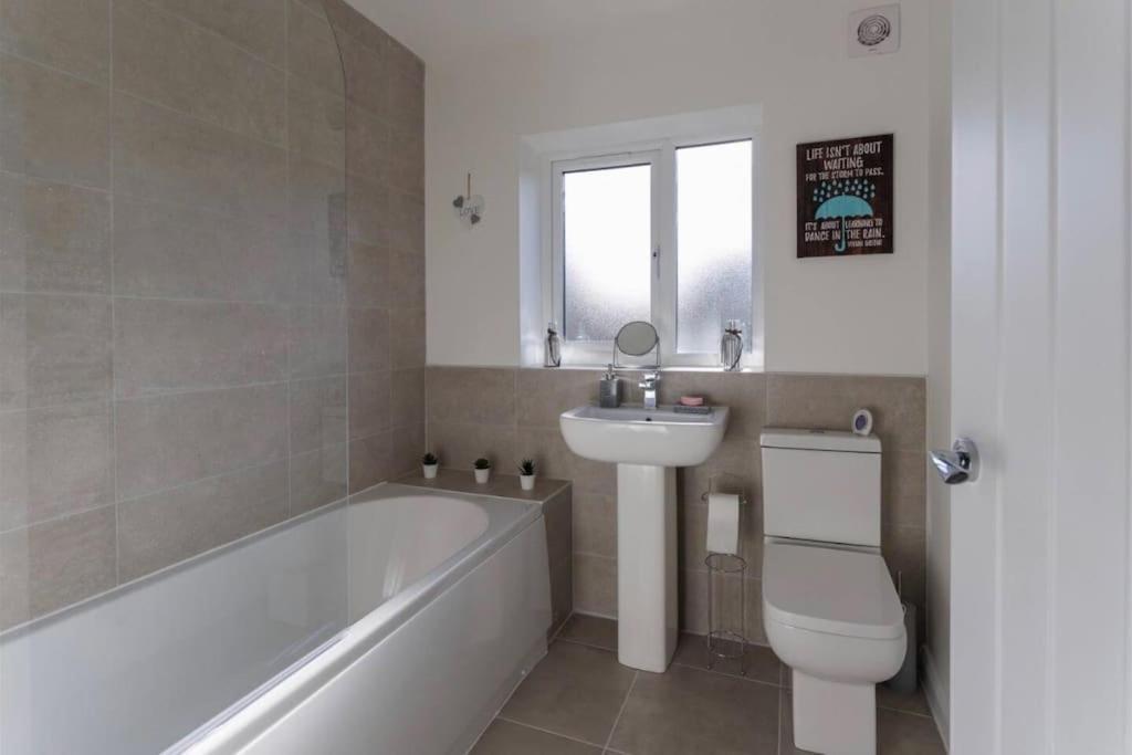 ליברפול Luxury 3-Bedroom, 2-Bathroom Home Sleeps 7 People מראה חיצוני תמונה